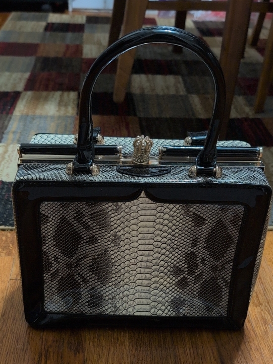 Source Unknown Handbags - REDUCED AGAIN! UNIQUE Black/Beige Snake-Effect Top-Handle, Metal Frame GORGEOUS!